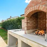 Paradis Stone Queen With Heated Pool *