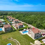 Paradis Stone Queen With Heated Pool Butkovići
