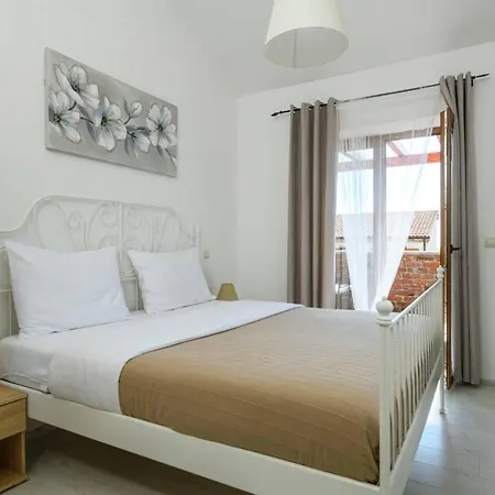 Paradis Stone Queen With Heated Pool Vila *