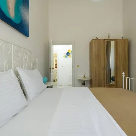 Paradis Stone Queen With Heated Pool