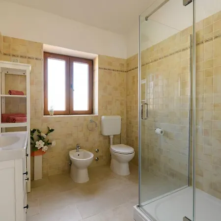 וילה Paradis Stone Queen With Heated Pool *