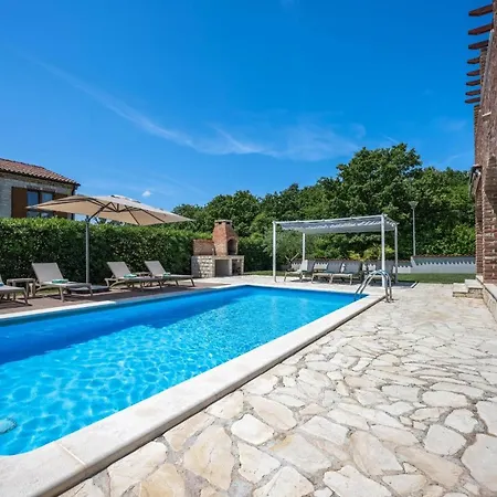 빌라 Paradis Stone Queen With Heated Pool *