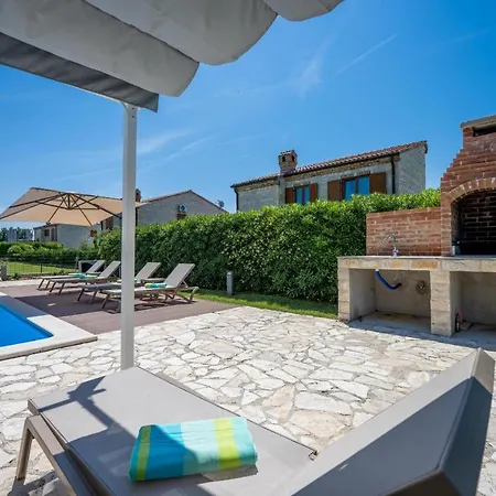 Paradis Stone Queen With Heated Pool Vila *