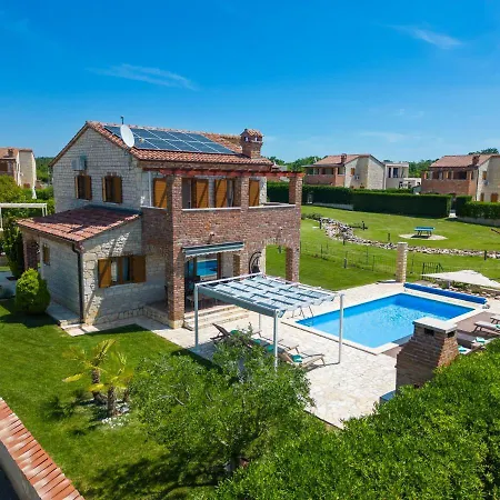Paradis Stone Queen With Heated Pool Butkovici (Istria)