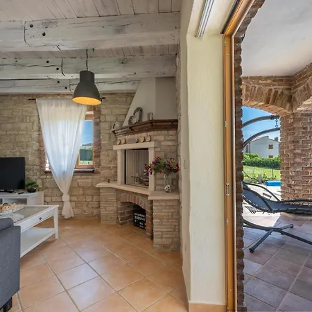 Paradis Stone Queen With Heated Pool Vila