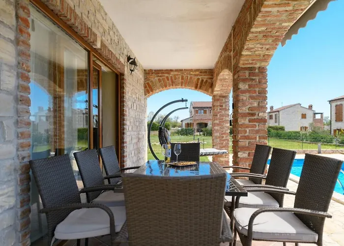 Paradis Stone Queen With Heated Pool * Butkovići
