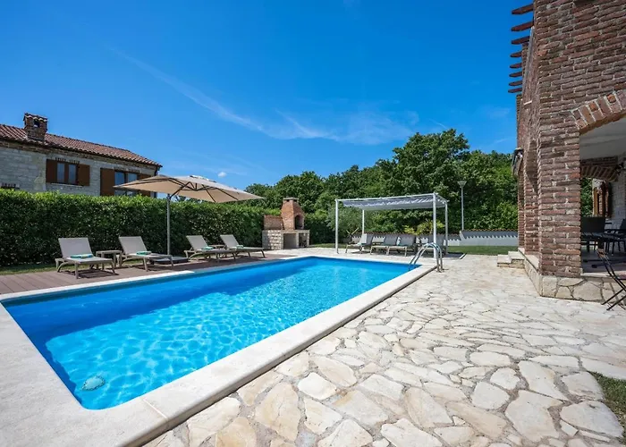 빌라 Paradis Stone Queen With Heated Pool *