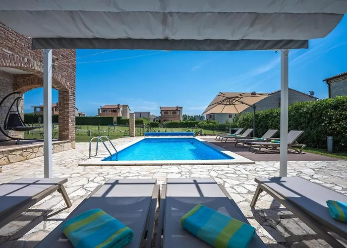 빌라 Paradis Stone Queen With Heated Pool