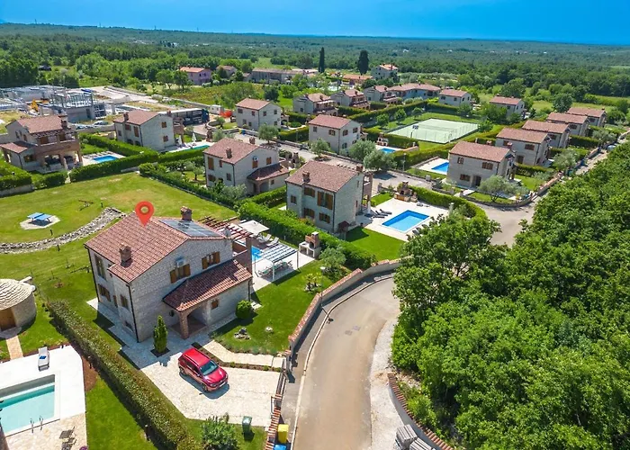 Paradis Stone Queen With Heated Pool 빌라 Butkovići