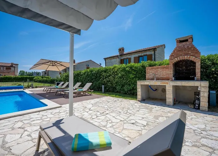 Paradis Stone Queen With Heated Pool Vila *