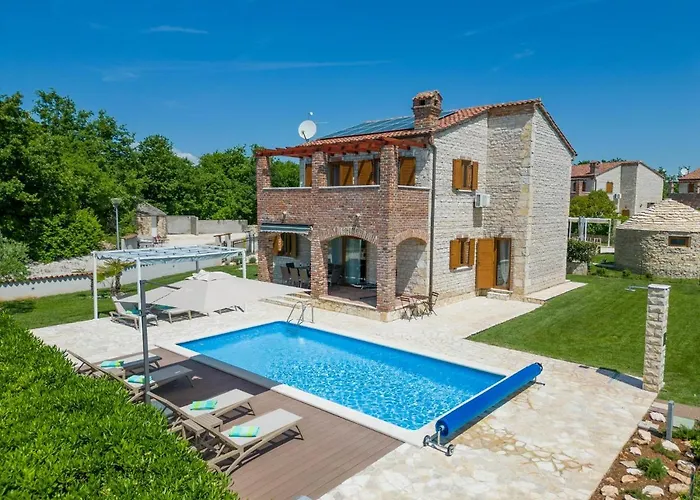 Paradis Stone Queen With Heated Pool 빌라 *