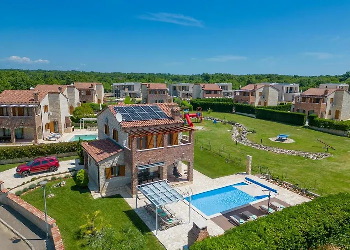 Paradis Stone Queen With Heated Pool 빌라