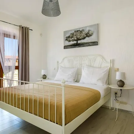 Paradis Stone Queen With Heated Pool Villa *