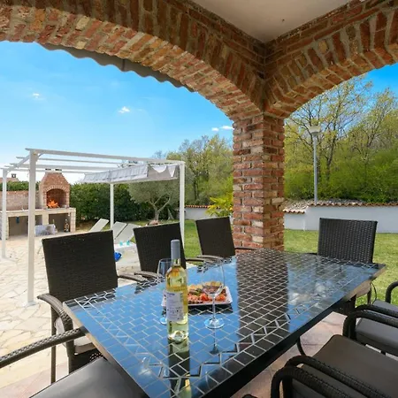 Villa Paradis Stone Queen With Heated Pool
