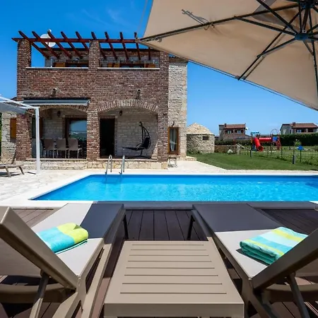 Paradis Stone Queen With Heated Pool Butkovići