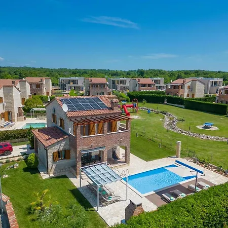 Paradis Stone Queen With Heated Pool Villa