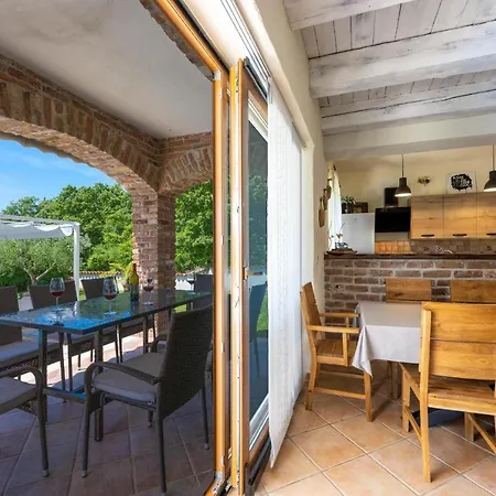 Paradis Stone Queen With Heated Pool Butkovici (Istria)