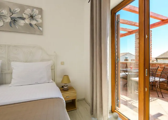 Paradis Stone Queen With Heated Pool فيلة Butkovići