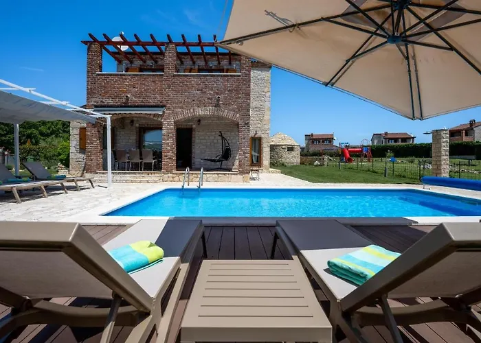 Paradis Stone Queen With Heated Pool Butkovići