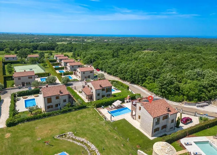 Paradis Stone Queen With Heated Pool Butkovići